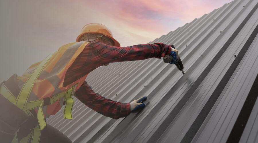 Professional gutter cleaning in Spillville, IA